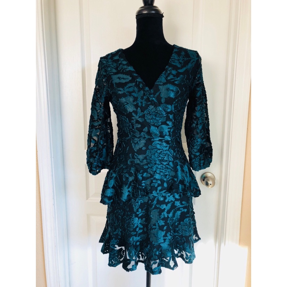 💚NWOT Lulu’s Forest Green Ruffled Dress